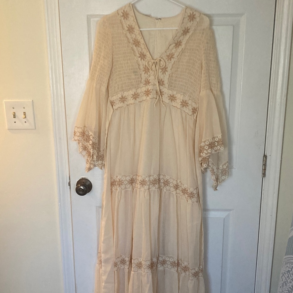 70s Style Bohemian Cream Lace Maxi Dress w/ Drapey Sleeves
